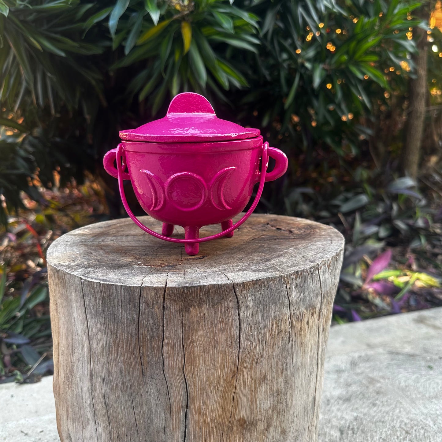 Cauldron - Cast Iron - Pink Triple Moon with Lid