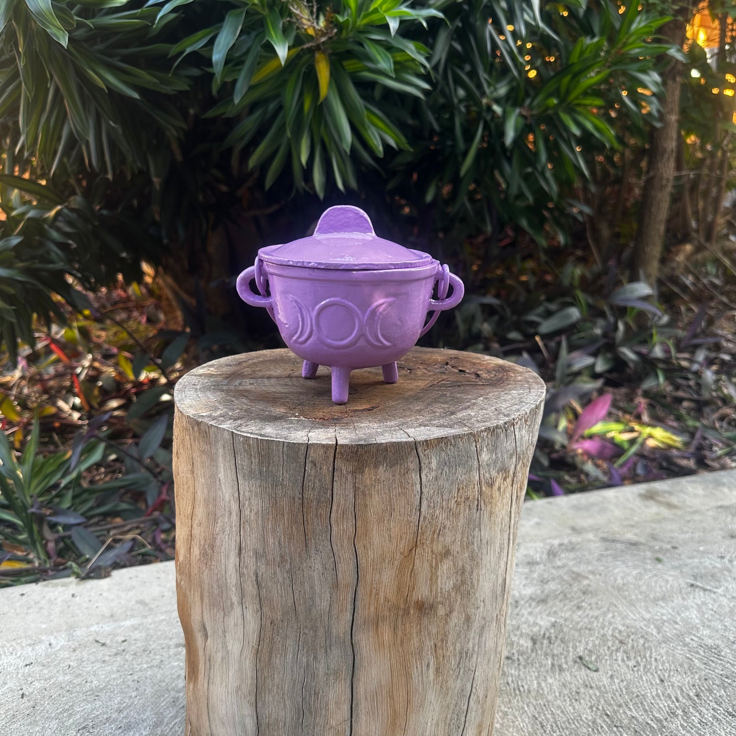 Cauldron - Cast Iron - Lavender Triple Moon with Lid