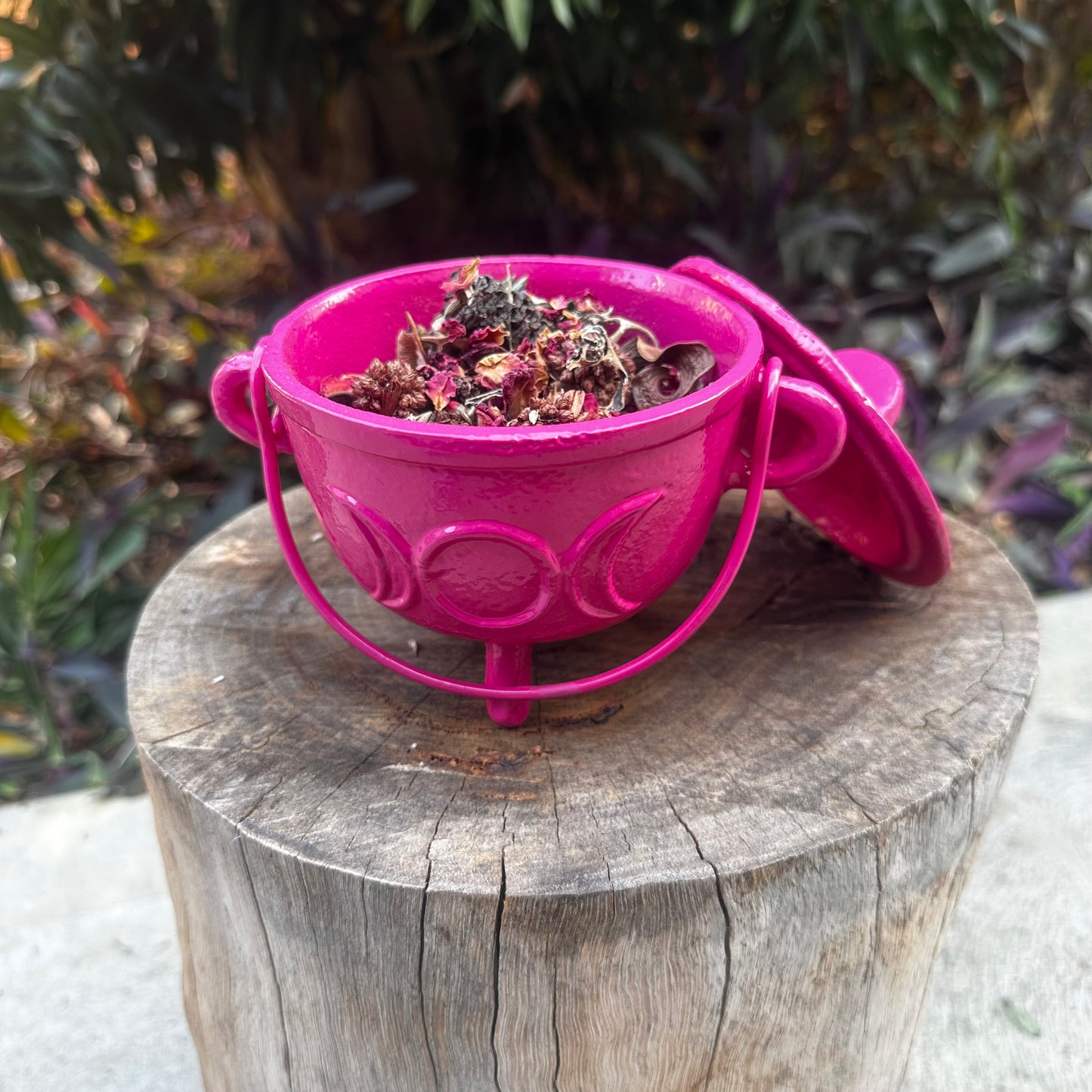 Cauldron - Cast Iron - Pink Triple Moon with Lid